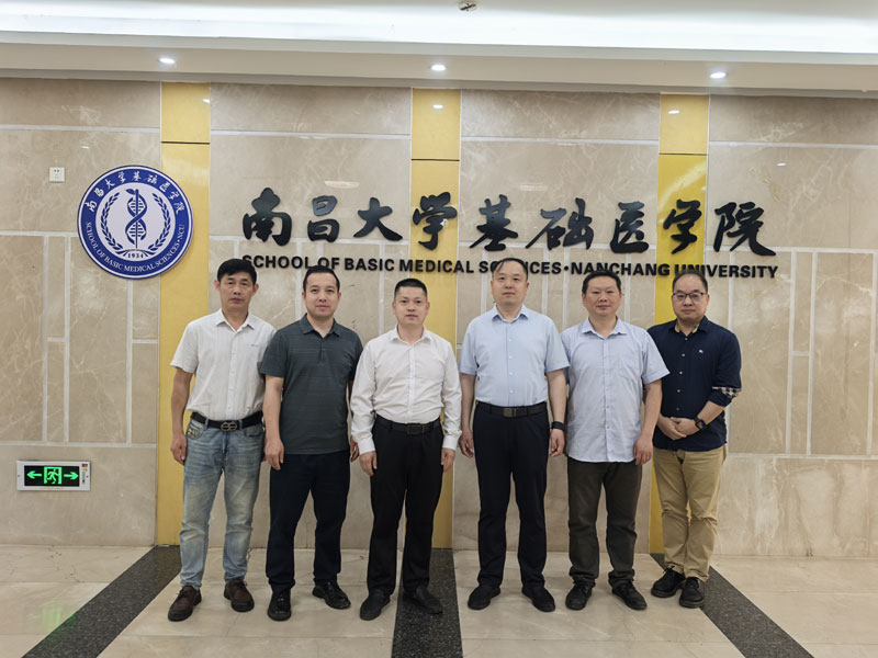 吴合影.jpg